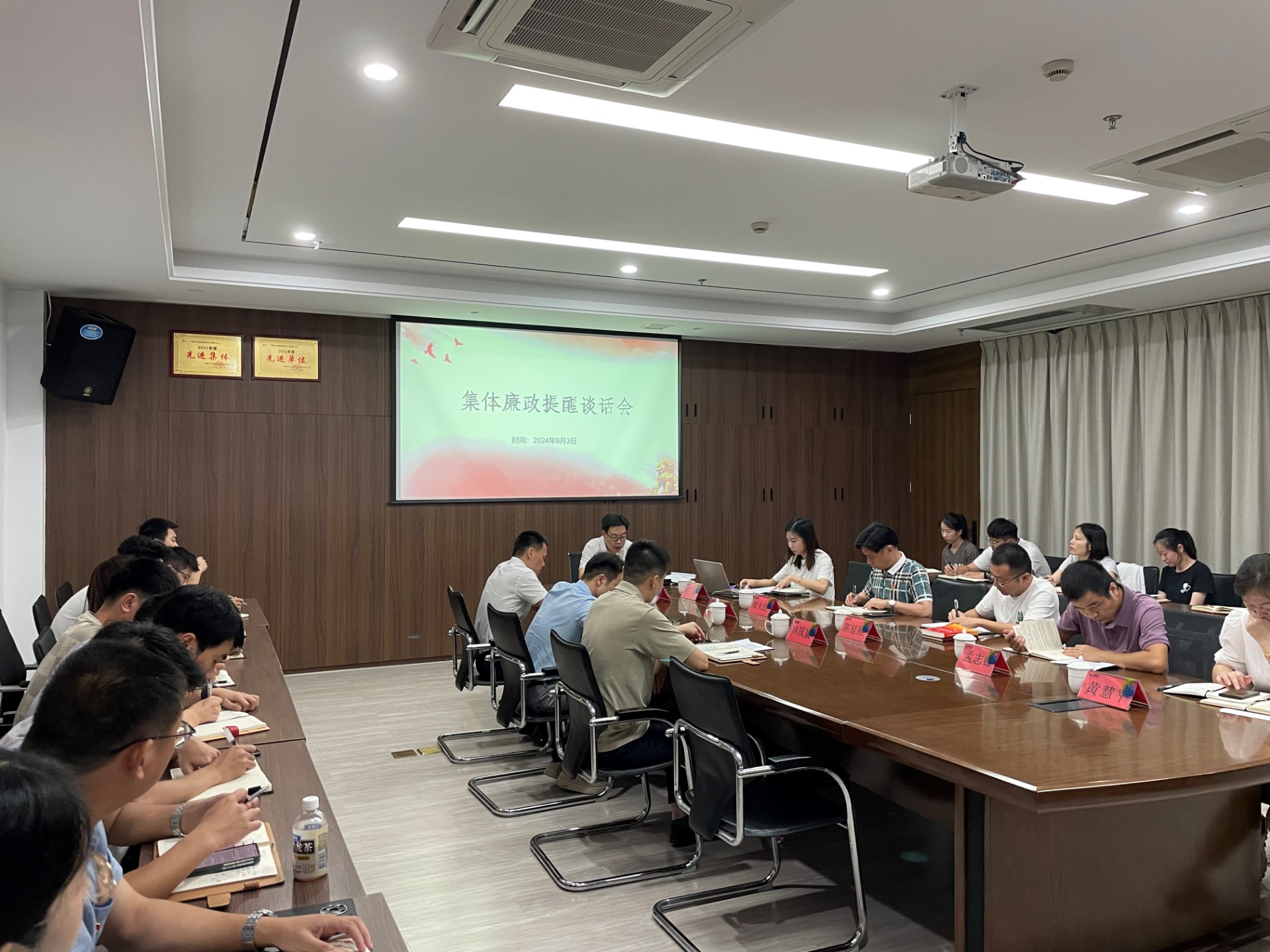 市交投集團(tuán)領(lǐng)導(dǎo)深入市交投物流集團(tuán)市交投勘察設(shè)計(jì)公司開展聯(lián)系點(diǎn)工作，葉嵐清拍攝2.jpg